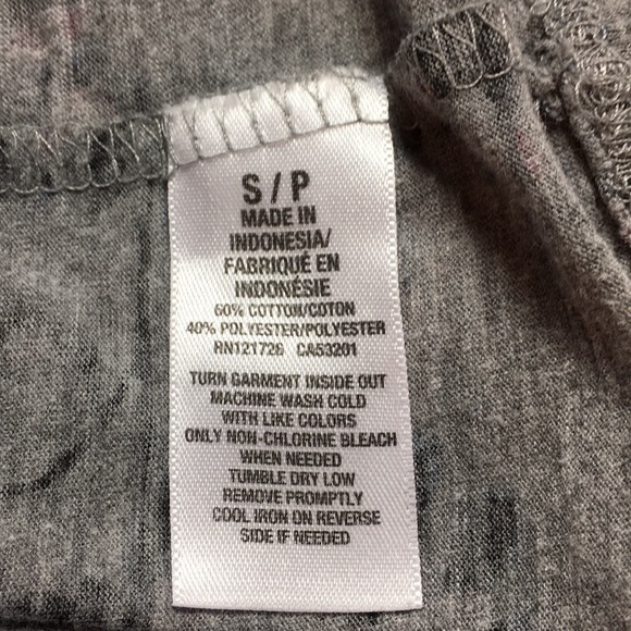 Two Pretty Floral Short Sleeve Tees Size S/P - Picture 8 of 8